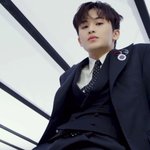 [NCT칠프] 이<b>눈빛</b>을 하면서 밑에는 니삭스에 반바지