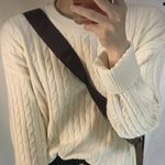 [댓글부탁해] 이런 <b>아이보리</b> 니트에 밑에 뭐 입어야해?ㅠㅠ