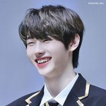 따뜻한 <b>온기</b>를 머금은 남돌 미소