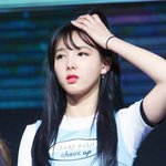 지긋이 보고만 있어도 설레는 <b>여</b><b>돌</b>