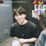 [군대] 정국이 얼굴이랑 <b>몸</b>이 따로따로인거같어