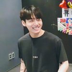 [모두드루와] 정국이 얼굴이랑 몸이랑 따로노네