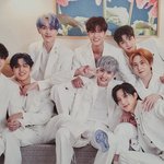 [펜타곤] 이 사진 <b>출처</b> 어딘지 아는 유니?