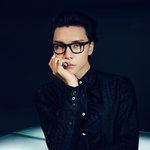 와 무드샘플러까지만 해도 잘생긴 얼굴 왜 안경으로 <b>가리나</b> 했는데