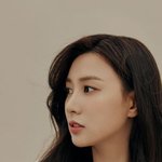 <b>명화</b> 바라보고 있는 느낌의 여돌