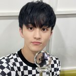 [NCT드림] 나 마크 <b>셀카</b>중에 인가 트로피랑 찍은 <b>사진</b> 젤좋아해