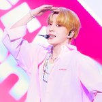 [에이티즈] 윤호 <b>밝은색</b> 했는데도 하얀거 너무