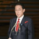 文대통령 “직접 만나자” 기시다 “정상회담, 아무 것도 정해지지...
