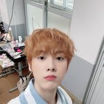 <b>산하</b> 왤케 뽀얗지