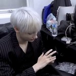 [TXT] <b>약혼</b>반지 보는 새신랑 같다