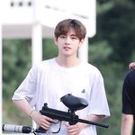 <b>뷔</b> 이정도면 마른편 아니냐?