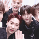 [뉴이스트] 영업하려 왔어요 <b>루나</b> 라는 밴드에 이신이라는 멤버인데