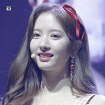 흡입력 있는 <b>매혹적</b>인 걸그룹 멤버
