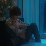 [NCT칠프] 정재현 저거 안고있는거 여자 영정사진아님?