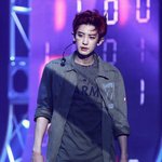 <b>박찬열</b> 왜 이렇게 잘생겼어?