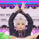 오늘 데뷔 쇼케이스에서 <b>무대</b> 선공개한 신인 <b>여</b><b>돌</b>