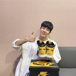 [아스트로] 해피 <b>바이러스</b> 뿜뿜 명준이 사진만 봐도 기분 좋아