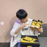 [모두드루와] 명준이 신발 선물 받았네 저 이니셜도 노래 제목 <b>스포</b>겠지 ?