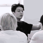 전정국 머리 넘기는 거 미쳤다