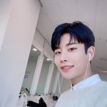 <b>우와</b> 명준이 머리 파란색가틈