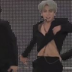 <b>크롭</b>을 입고도 복근을 까는 남돌이 있다?