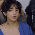 뷔 타투<b>분장</b> 비하인드 또 풀어주겠지