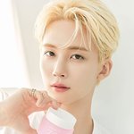 <b>큰일</b>났다 윤정한이 너무 잘생김
