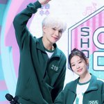 정우는 <b>민주</b>랑 카리나 중에