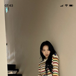 너네 지호 포즈 할 수 있어..? (제니 단체사진 표정<b>재질</b>)