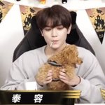 [이태용] 오늘 <b>용이</b> 헤메 왜케 예쁨?