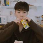 [모두드루와] 아스트로 문빈 초코우유 먹는 법 <b>gif</b>