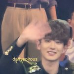 <b>찬열</b>아 사랑해 넌 어떻게 군대에서도 잘생겼니
