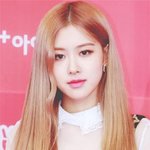 가을 정취에 쉽게 녹아드는 <b>여</b><b>돌</b> 미모
