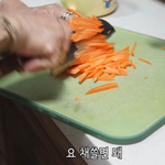 칼질하는 <b>박막례</b> 할머니에게서 배우는 인생