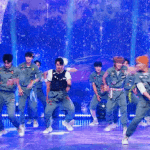 [엔터톡] 처음으로 흙바닥이 아닌 무대에서 노래하는 아이돌
