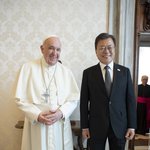 프란치스코 교황과 기념촬영 문재인 대통령