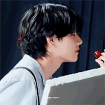 <b>김뷔</b>