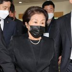 이순자 여사, 노태우 전 대통령 조문…"전두환 함께 못 와 죄송"