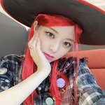 미친 있지 <b>유나</b> 빨간머리 해줬어 ㅠㅠ(가발)
