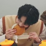 [엔하이픈] <b>정원</b>이 브이앱에서 빵먹는거 본사람