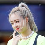 앙증맞은 표정꾼 그 자체인 <b>여</b><b>돌</b>