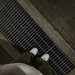 <b>띠발</b>…지금 바지로 동네 바닥 닦는 중