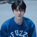 지<b>창민</b> 파랑색 개잘받는듯