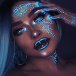UV  페인트와 빛으로 <b>완성</b>한 메이크업