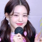 장원영 복숭아같아