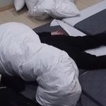 [TXT] 얘 왜 애기들 <b>포대기</b>로 싸서 재우는거처럼