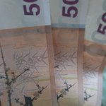 오빠방에서 15만원빼왔는데 오빠<b>지갑</b>인지 새언니<b>지갑</b>인지모르겠어요.도와주세요