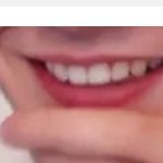 난 개인적으로 이런 입꼬리 가진 사람한테 <b>미침</b>