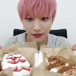 [에이티즈] 새삼 성화 먹짱이다