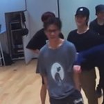 [NCT칠프] 됴영이 <b>팔</b>에 마쿠 밀리니까 재혀니가 잡아주는거 봤니